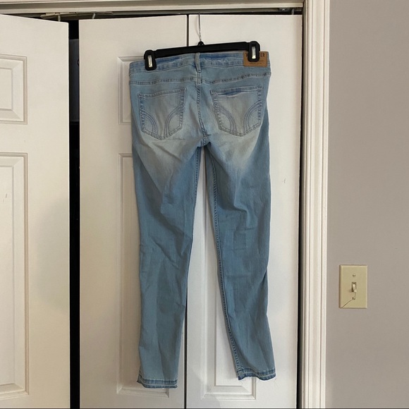 Hollister Light Wash Cropped Jeans - Picture 2 of 5